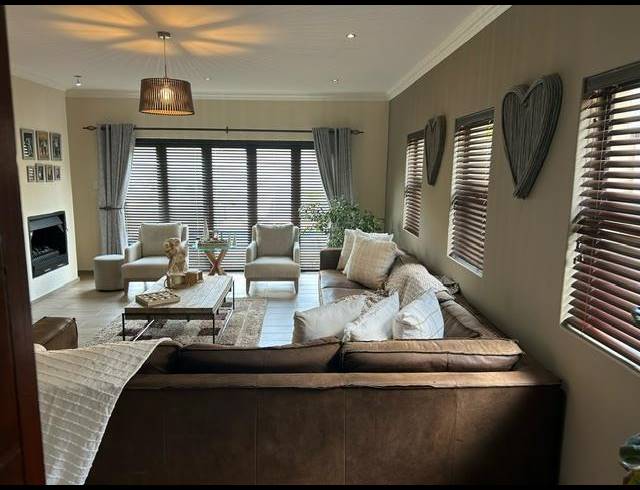 4 BEDROOM HOUSE FOR SALE IN GREENSTONE HILL